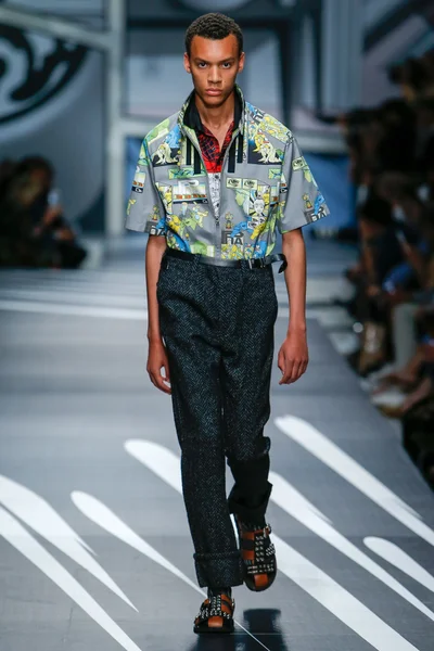 Look 15